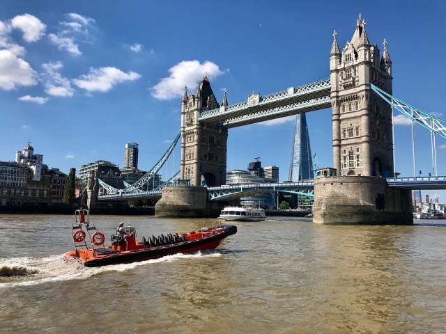  Velocidad bajo el Tower Bridge 