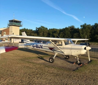 Experiência de voo C152 sobre Blackbushe por 1h