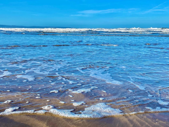  Westward Ho 的冲浪！海滩 