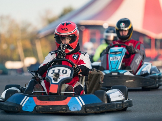  Ação de Kart em Milton Keynes 
