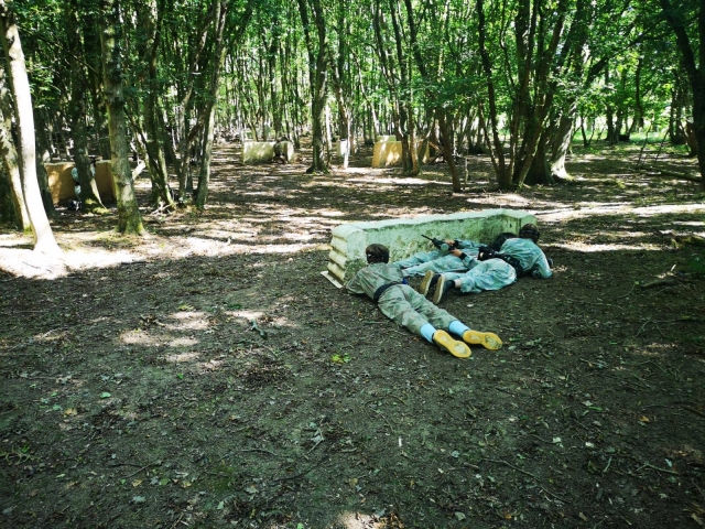  青少年彩弹射击