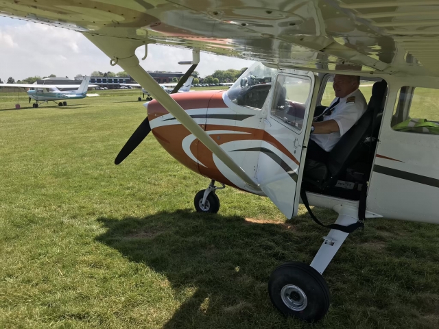 Piloto y avión a tu servicio 