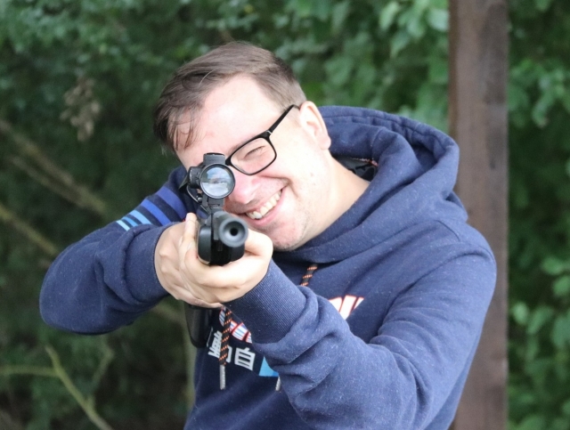  安全射击气步枪 