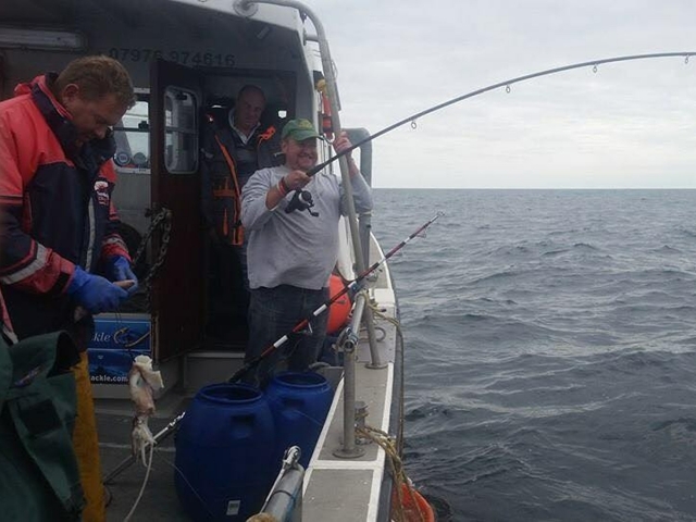 Equipamento de pesca fornecido 