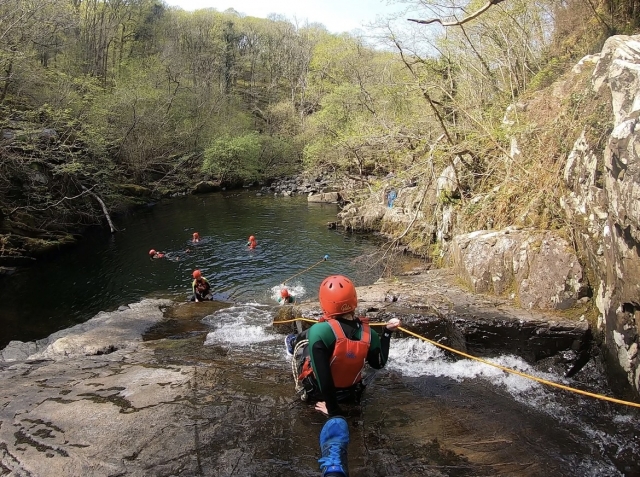  Abseilen in der Schlucht 