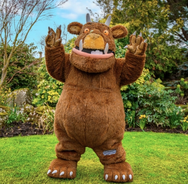  Notre personnage Gruffalo se prépare à prendre des photos avec les enfants !