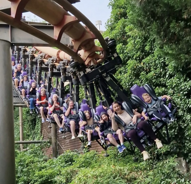  L'une des montagnes russes en boucle d'Alton Towers 