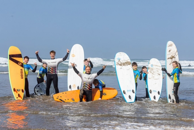 Zwei Surf-Standardkurse in Perranporth Beach, jeweils 2 Stunden