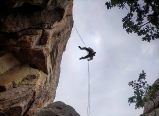Material for rappelling