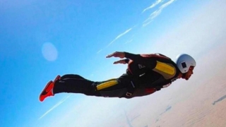 Lewis Hamilton Gets His Skydiving License