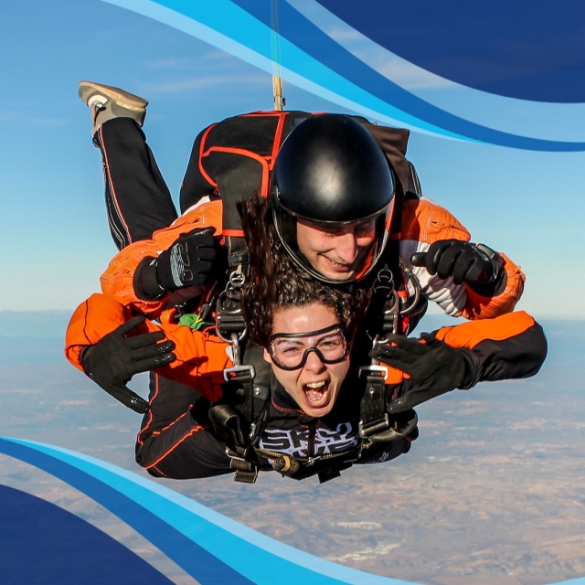 Tandem skydiving jump 4000 meters in Madrid