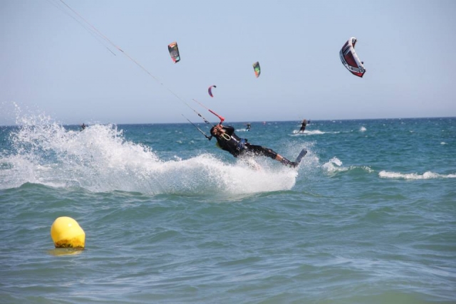 Initiation to kitesurfing in Torremolinos and photos 3h