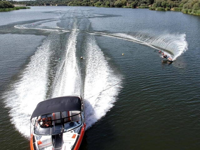 Water skiing in Valdemorillo 15 minutes