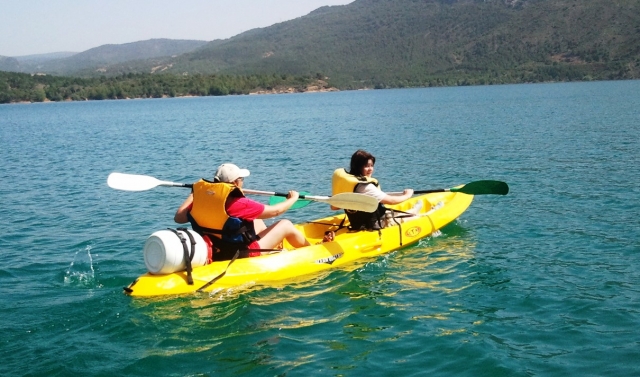 Riding the canoe 