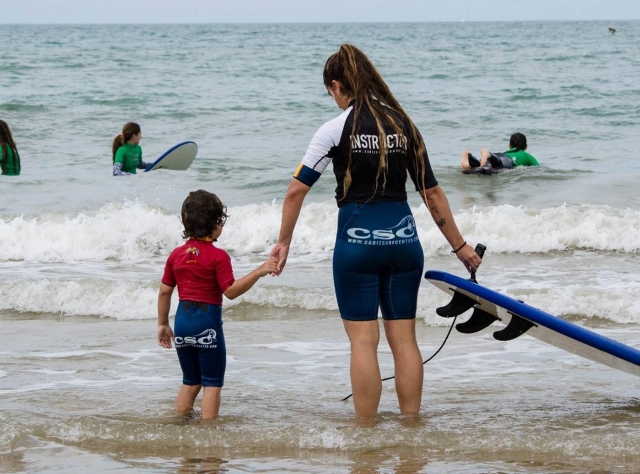 Surf class in Cádiz 1 hour and 30 minutes