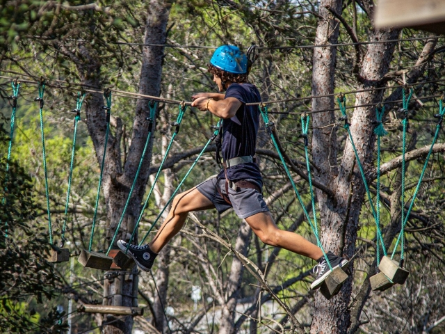  Complete the circuit 