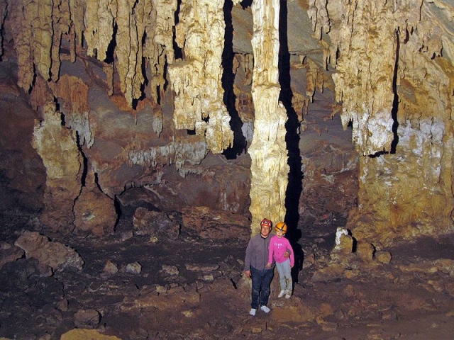 Caving tour in the Coventosa cave, 2h 30min
