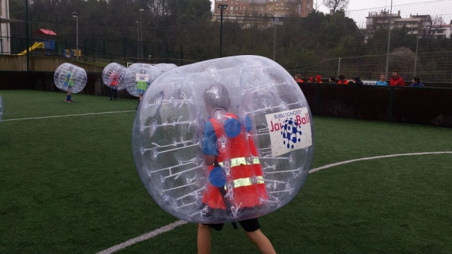 Decide your strategy in bubble soccer 