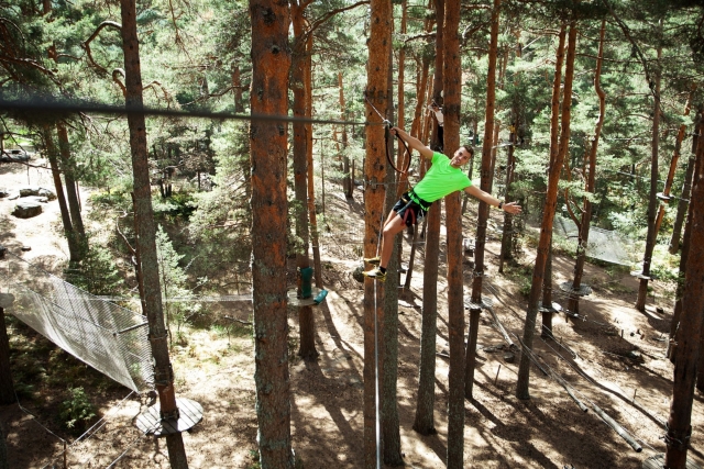  Crossing the Tibetan bridge 