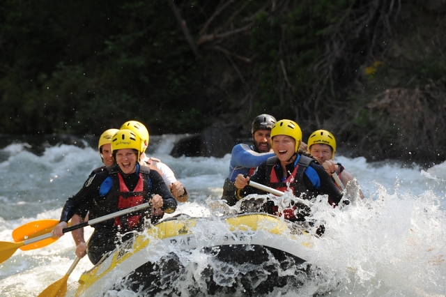Rafting descent Llavorsí Rialp 14Km and swimming pool