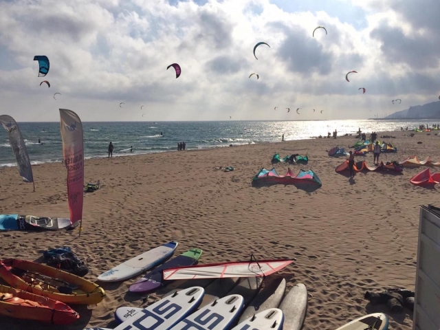 Kitesurfing baptism in Les Botigues, 1 hour