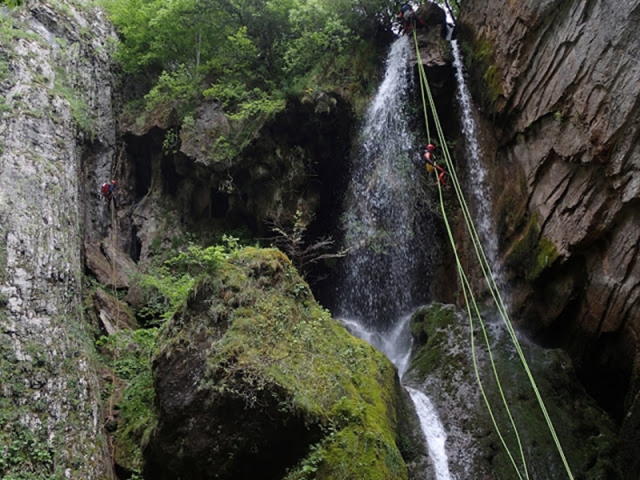 Caving route in Val Porquero cave 6 hours