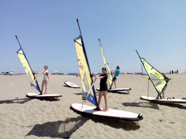 2-hour windsurfing course in Port de la Selva