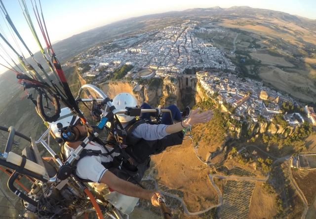 Paramotor flight through Ronda 30 minutes with video