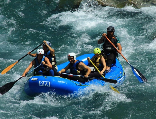 Family rafting on the Esera River adult rate