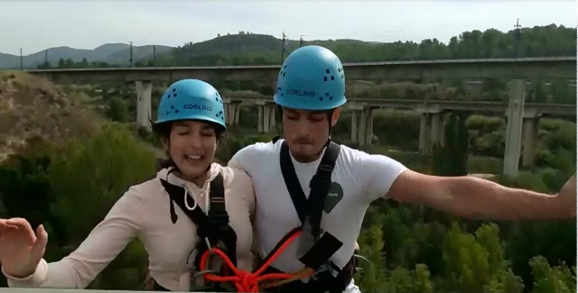 Tandem bungee jump for couples in Barcelona