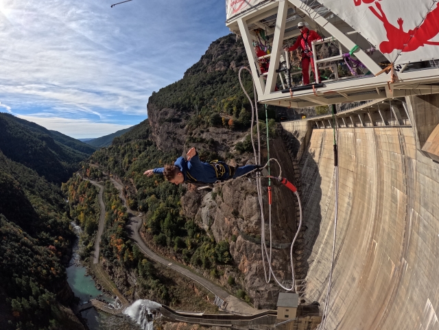 Bungee Jumping and video Llosa del Cavall 122 meters