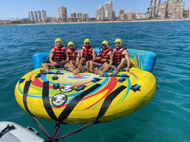Inflatable aquatic sofa, El Campello, 30 minutes
