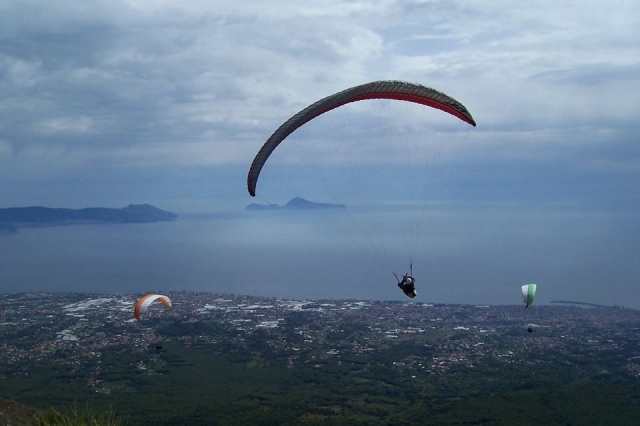 Paragliding in the Royal Palace of Caserta area 30 min