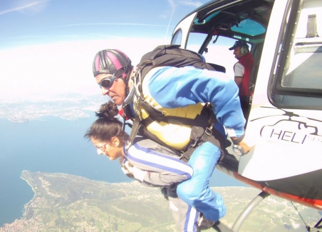 Tandem parachute jump 4000m in Thiene