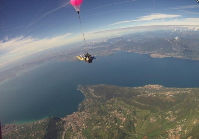 Parachute jump with photos and videos at Thiene 4000m