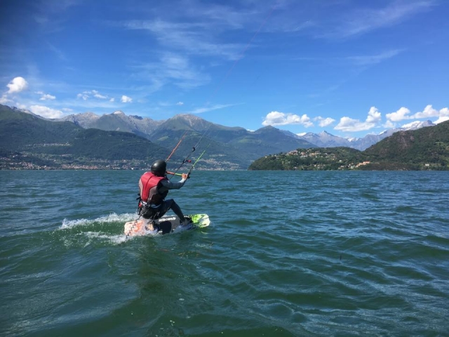 Basic kitesurfing course on Lake Como 5 hours