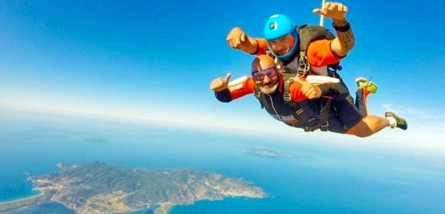 Tandem parachute jump Costa d'Argento 4200m