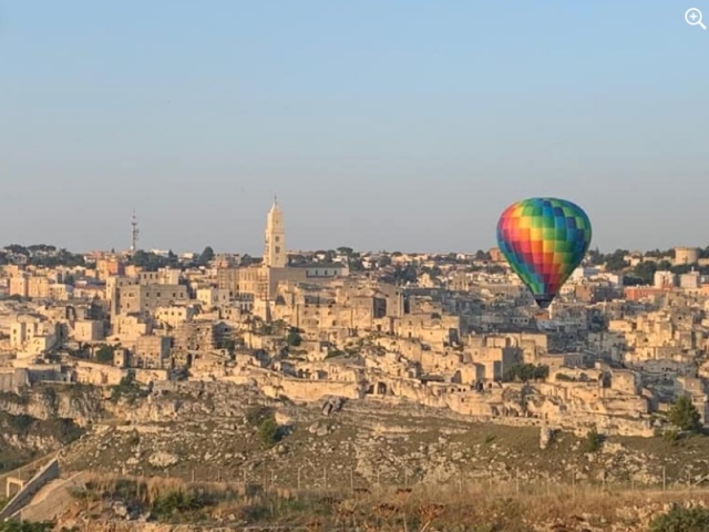 1 hour hot air balloon flight in Gravina in Puglia