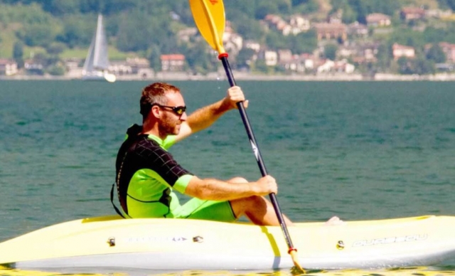 Single canoe rental on Lake Como for 2 hours