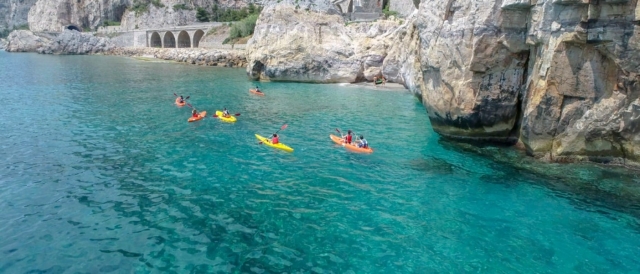 Kayak rental in the Bay of Sirens for 1 hour