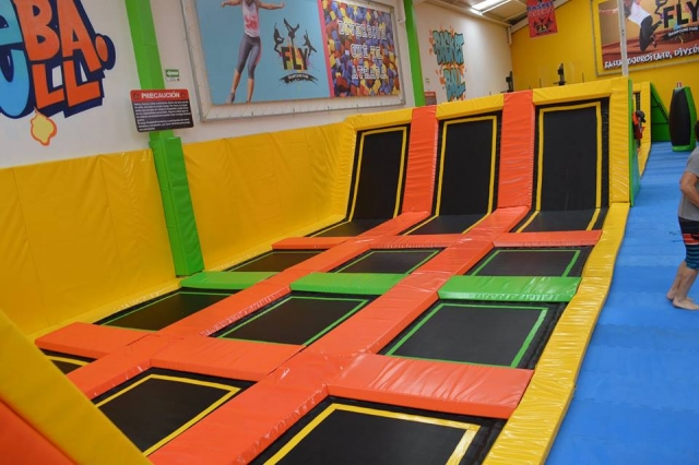 Fly Trampoline amusement park 1 hour ticket