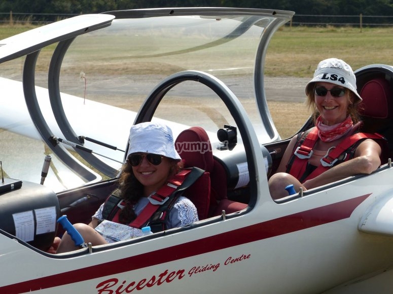 Bicester Gliding, prices and bookings 2024