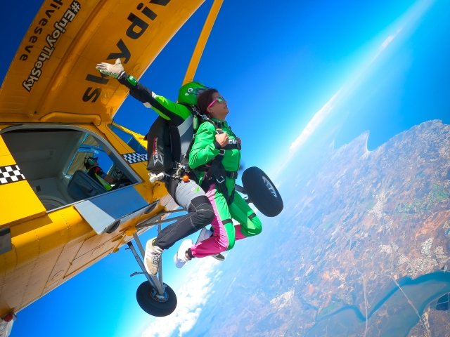 4,600m parachute jump in the Algarve