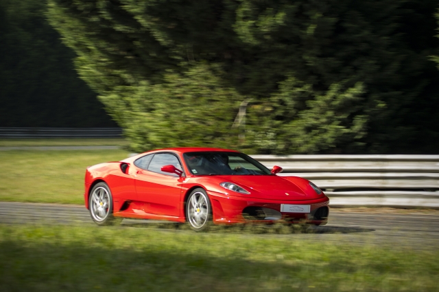 Drive Ferrari on the expressway through Braga 10 minutes