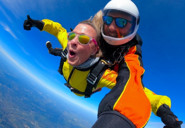 Parachute jump 5000m photos and selfie video Évora