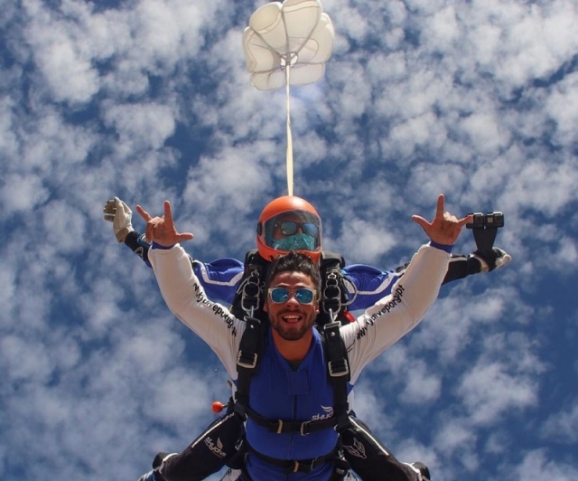 Tandem parachute jump 9000 feet in Évora
