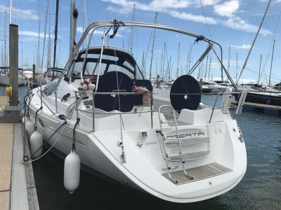 Viagem de fim de semana a casco nu no Jeanneau Sun Odyssey 45