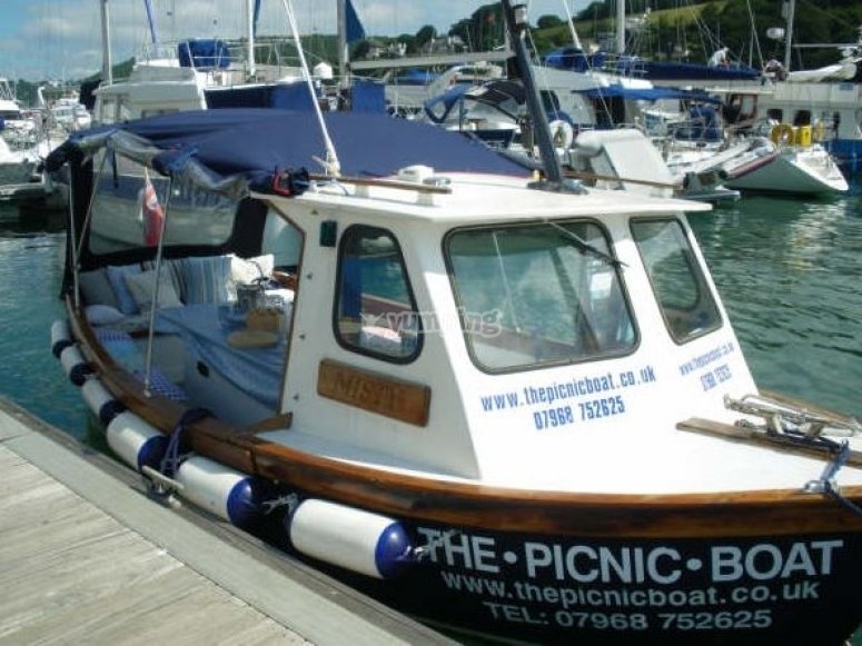 The Picnic Boat, prices and bookings 2024