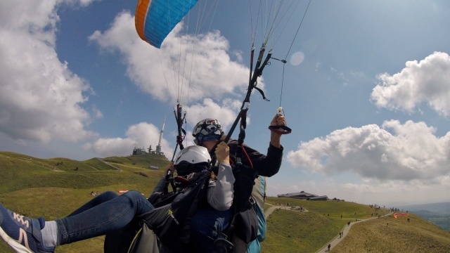 Paragliding baptism Puy-de-Dôme 12-17 mins + video