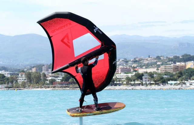 Introductory wingfoil session around Nice 1h30